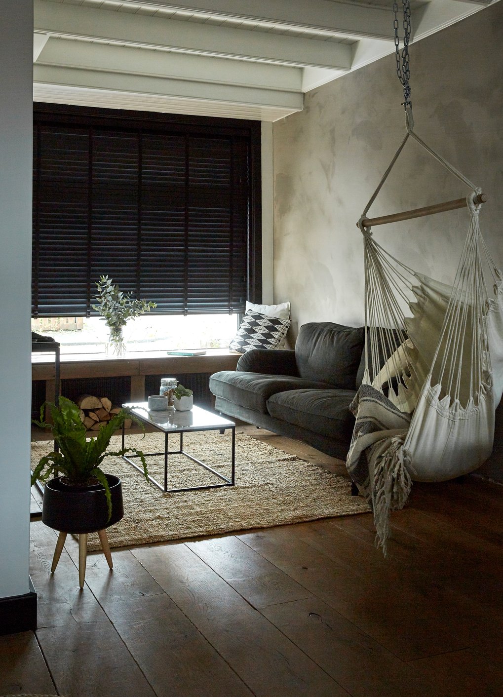 Shabby chic met zwarte jaloezieën