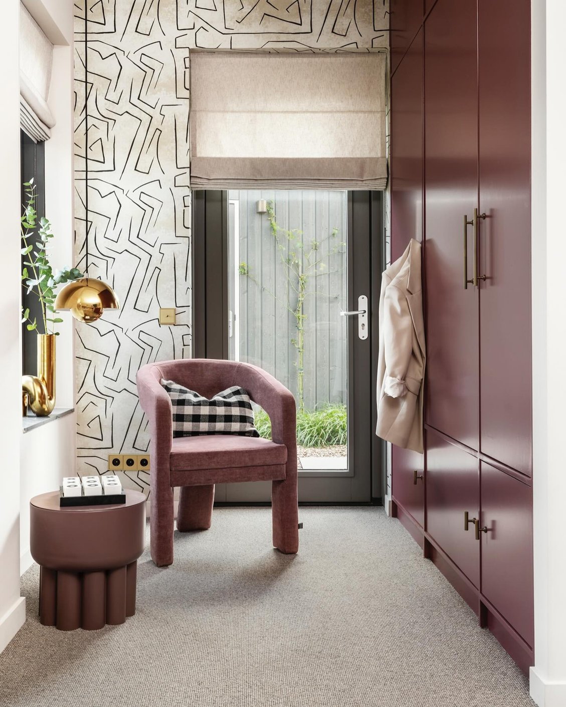 Jaren '70 interieur met vouwgordijnen