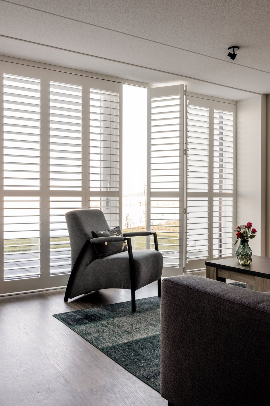 Vouwrail shutters woonkamer