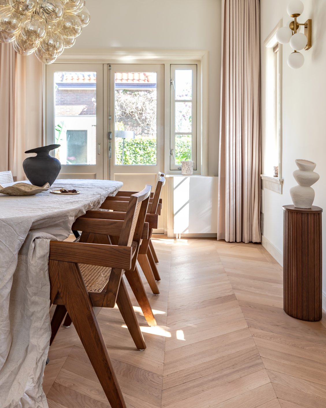 Semi transparante gordijnen in eetkamer