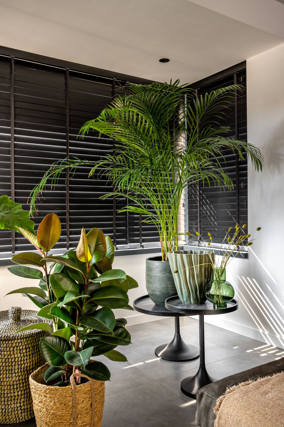 Huiskamer idee met veel planten