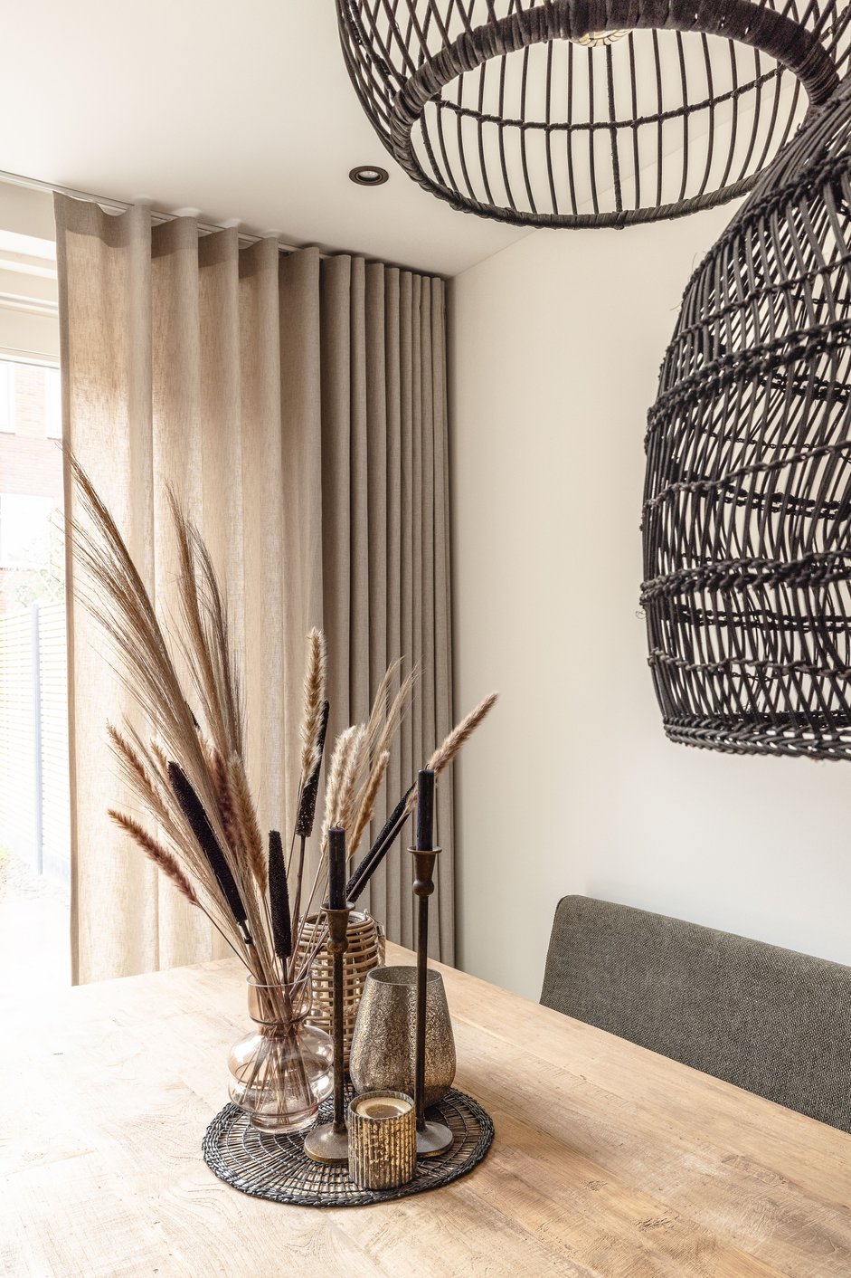 Hotel chic spisestue med gardiner