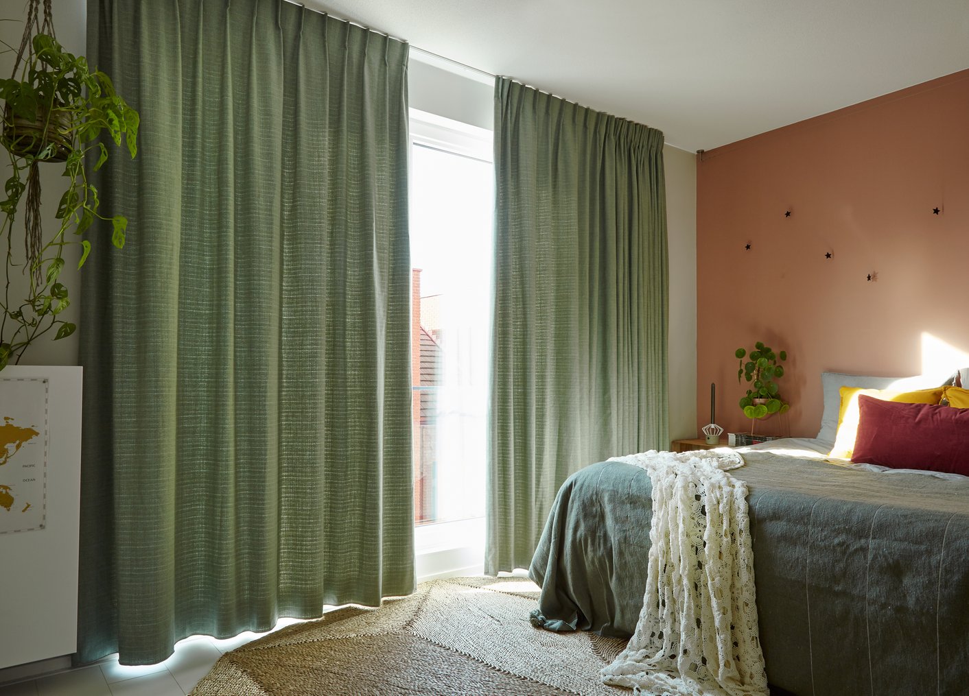 Groene gordijnen in de slaapkamer