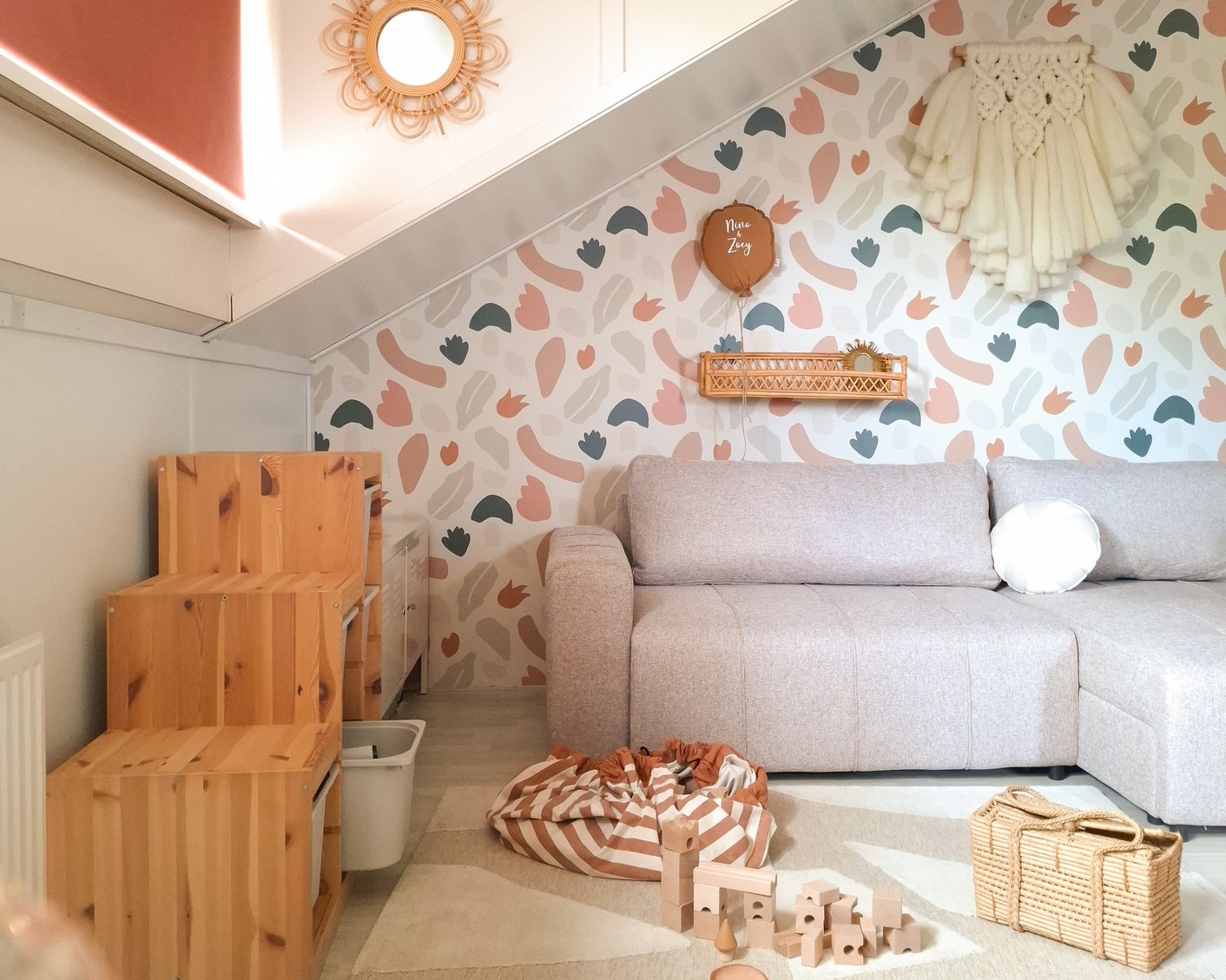 Kinderkamer met rolgordijnen