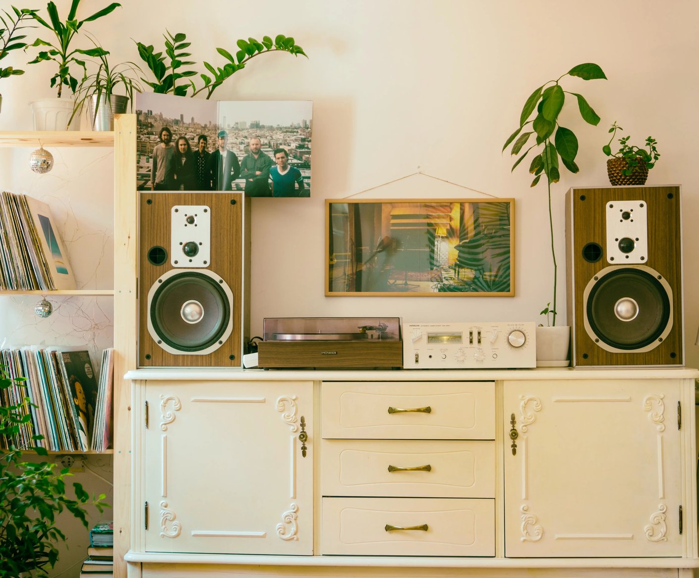 Vintage interieur met platenspeler en lp's