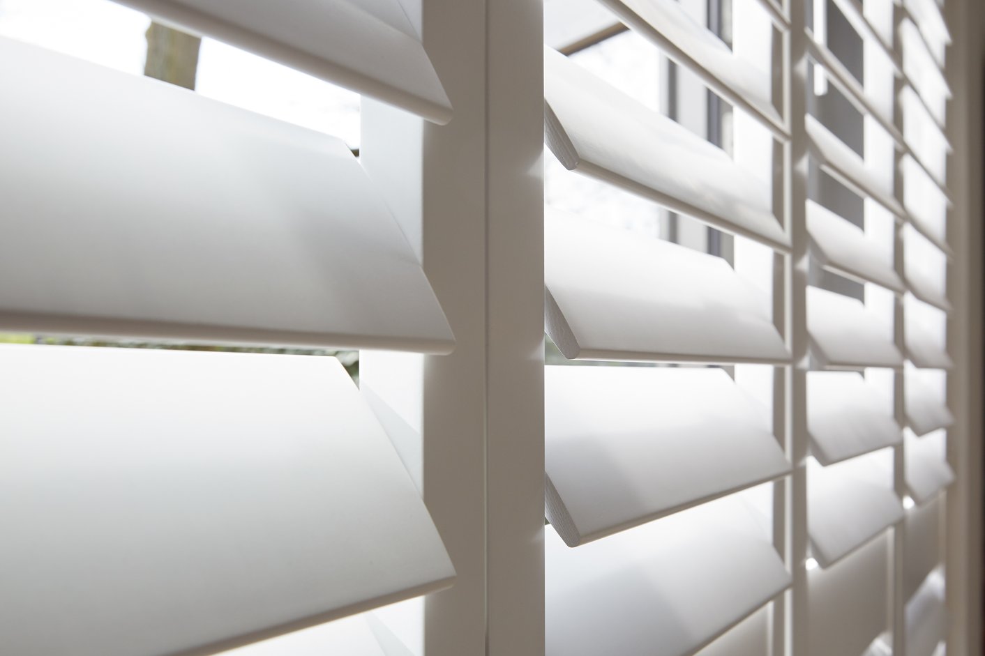 Witte elektrische shutters