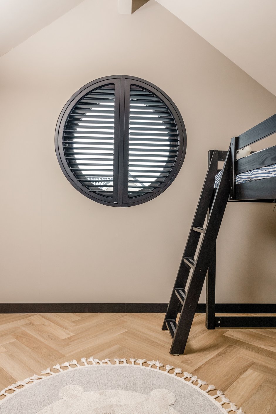 Ronde shutters