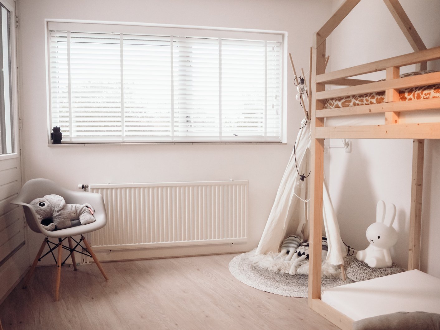 Peuterkamer inspiratie met hoogslaper