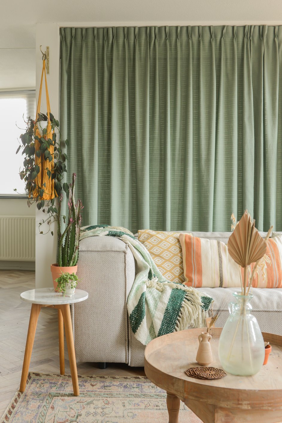 Groene gordijnen in slaapkamer
