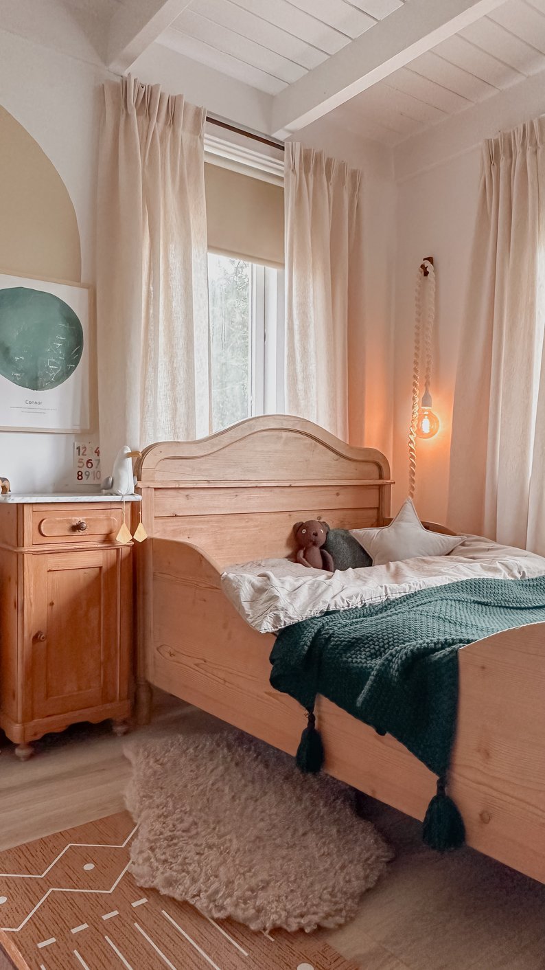 Verduisterende rolgordijnen in de slaapkamer