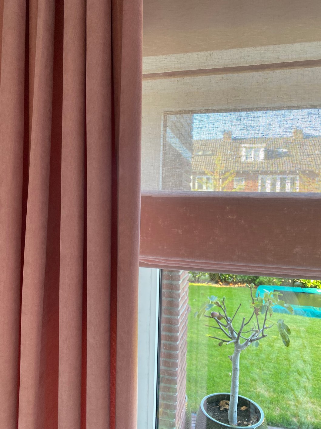 Roze geluidswerende vouwgordijnen