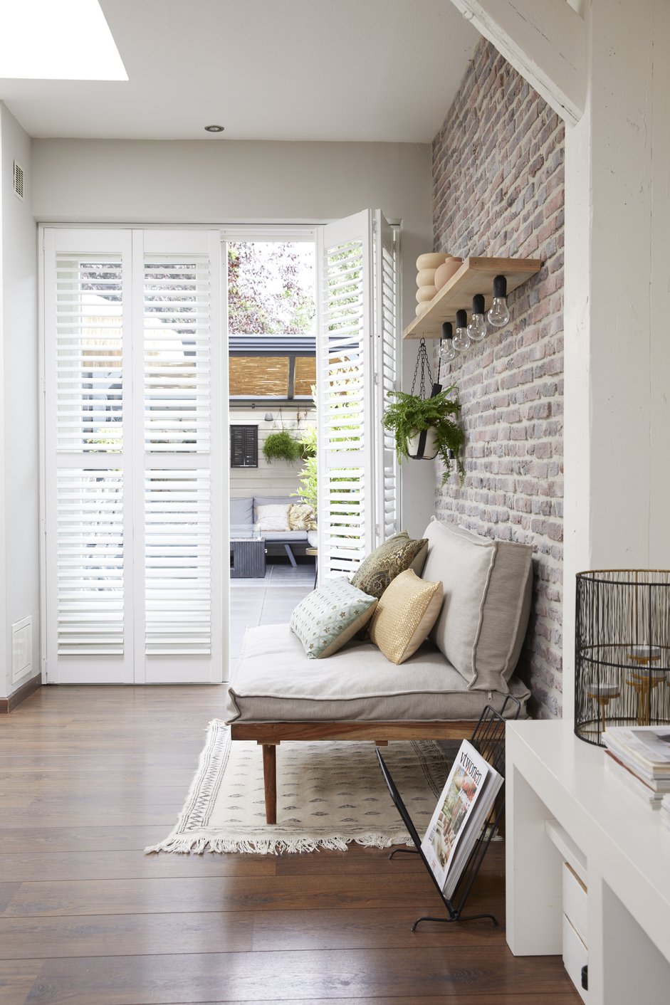 Landelijk interieur met witte shutters