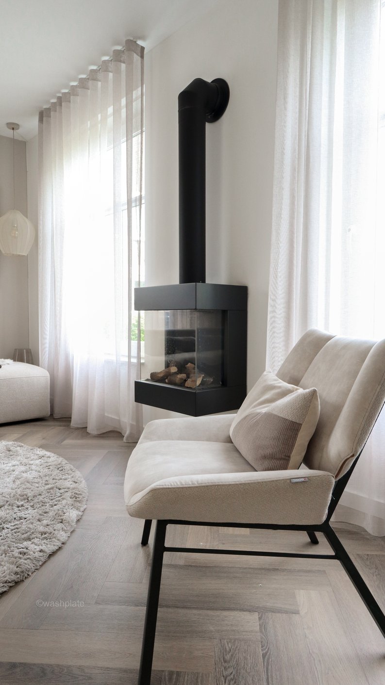 Witte gordijnen in feng shui interieur