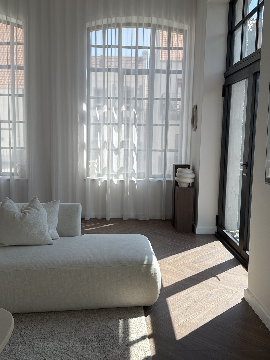 Transparante gordijnen in woonkamer